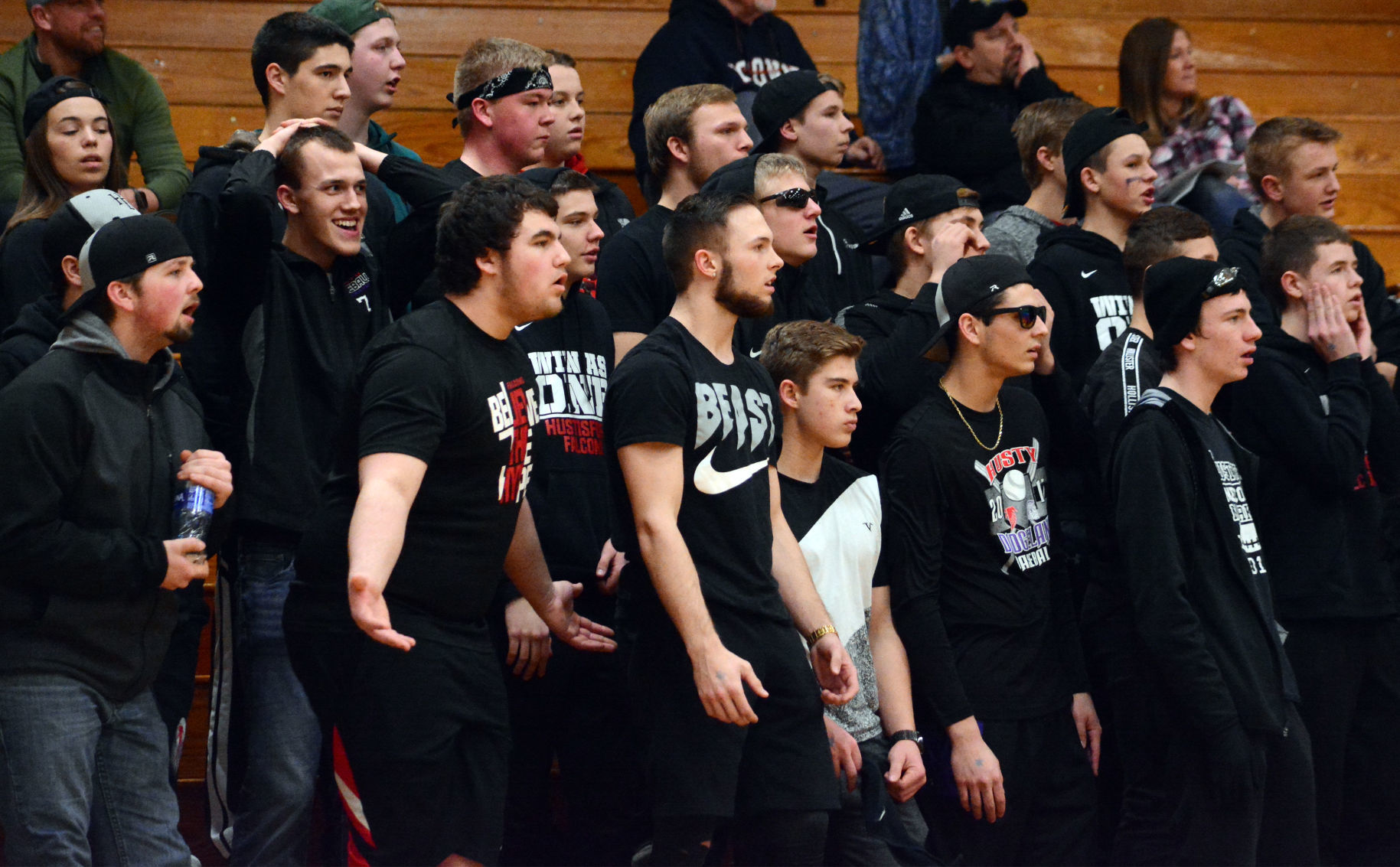 Husty crowd.jpg